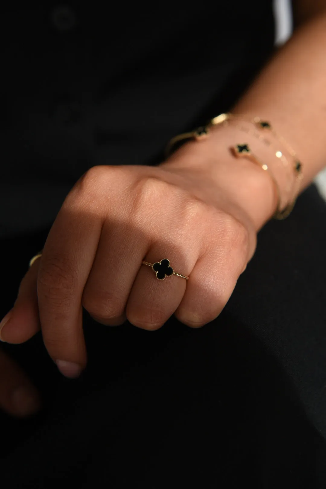 9ct Yellow Gold Black Onyx Clover Ring