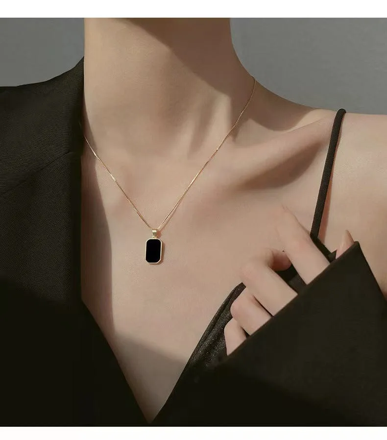 Solid 18kt Gold Elegant Black Onyx Pendant