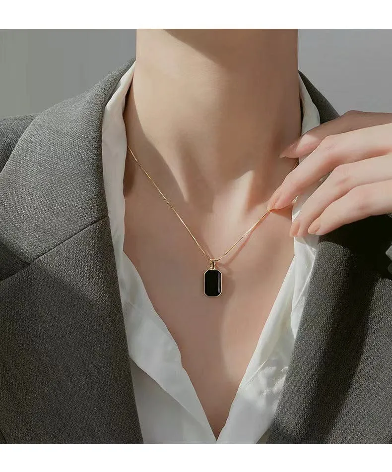 Solid 18kt Gold Elegant Black Onyx Pendant
