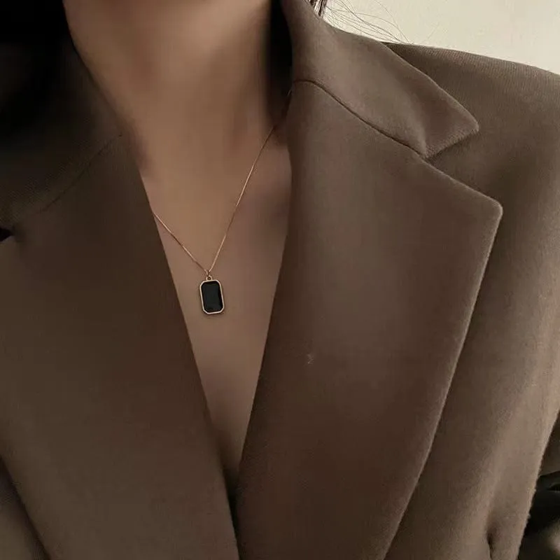 Solid 18kt Gold Elegant Black Onyx Pendant