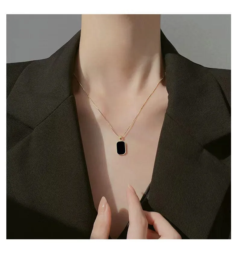Solid 18kt Gold Elegant Black Onyx Pendant