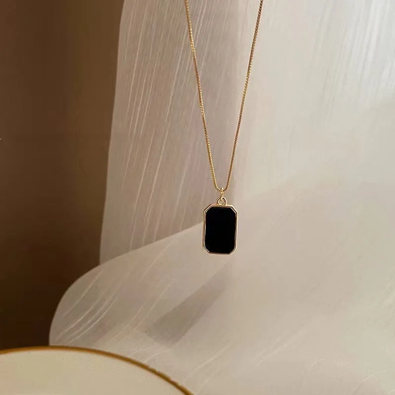 Solid 18kt Gold Elegant Black Onyx Pendant