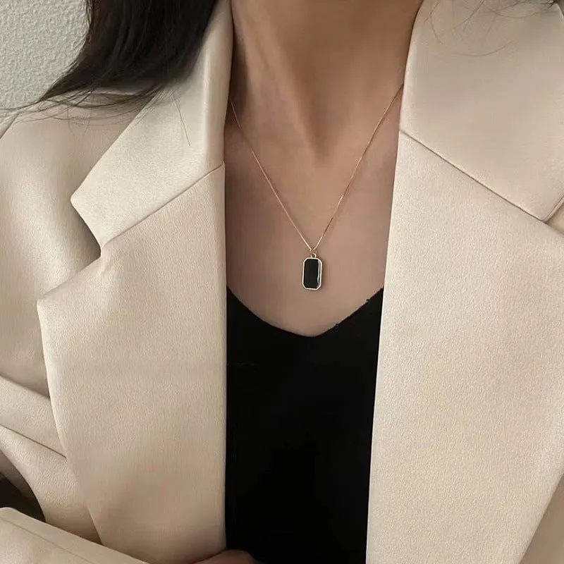 Solid 18kt Gold Elegant Black Onyx Pendant