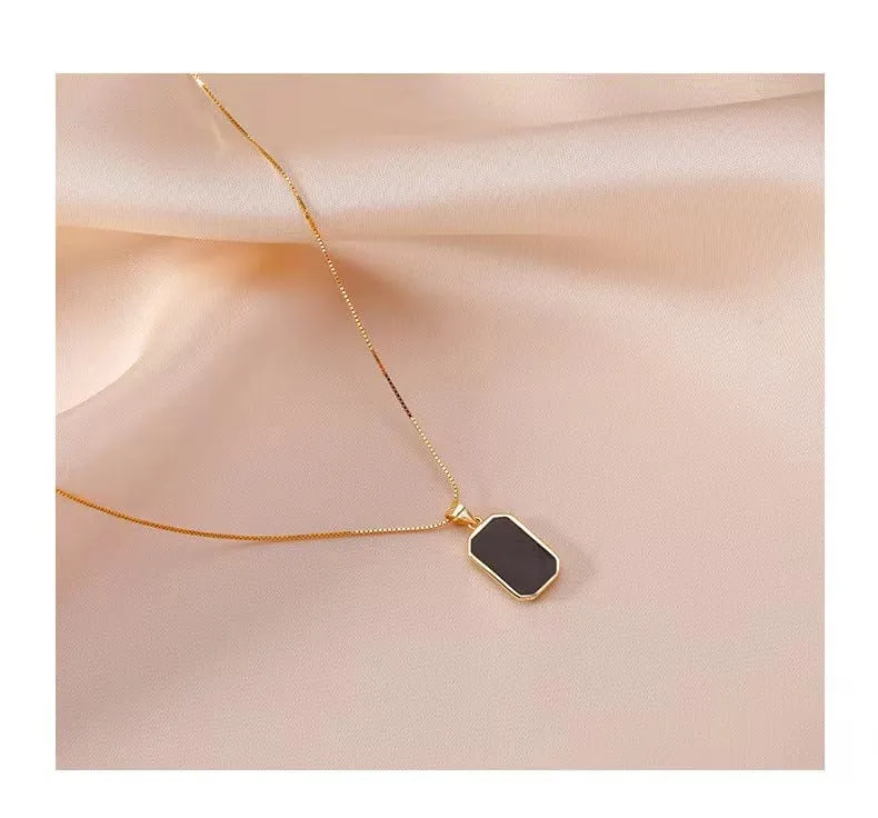 Solid 18kt Gold Elegant Black Onyx Pendant