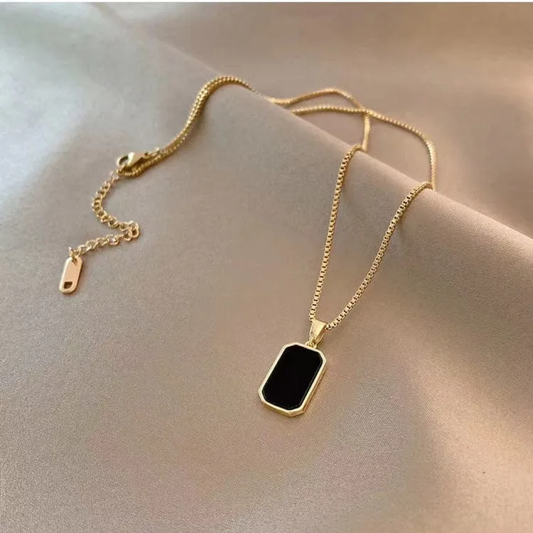 Solid 18kt Gold Elegant Black Onyx Pendant