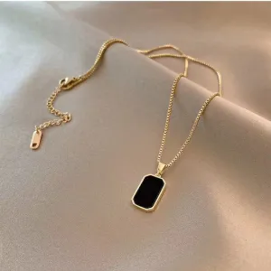 Solid 18kt Gold Elegant Black Onyx Pendant