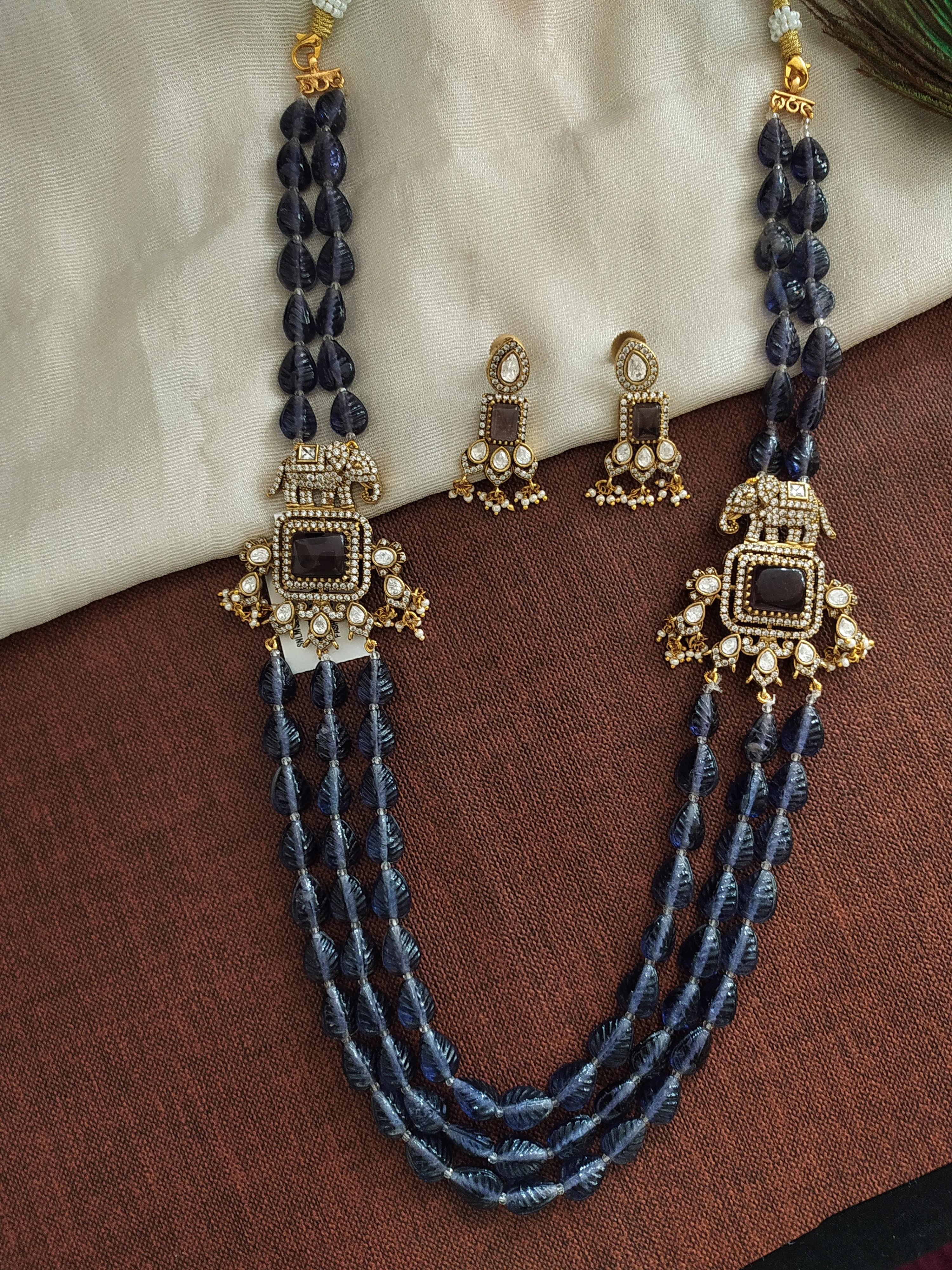 Victorian Style Mope Set (Side-Pendant) in Blue