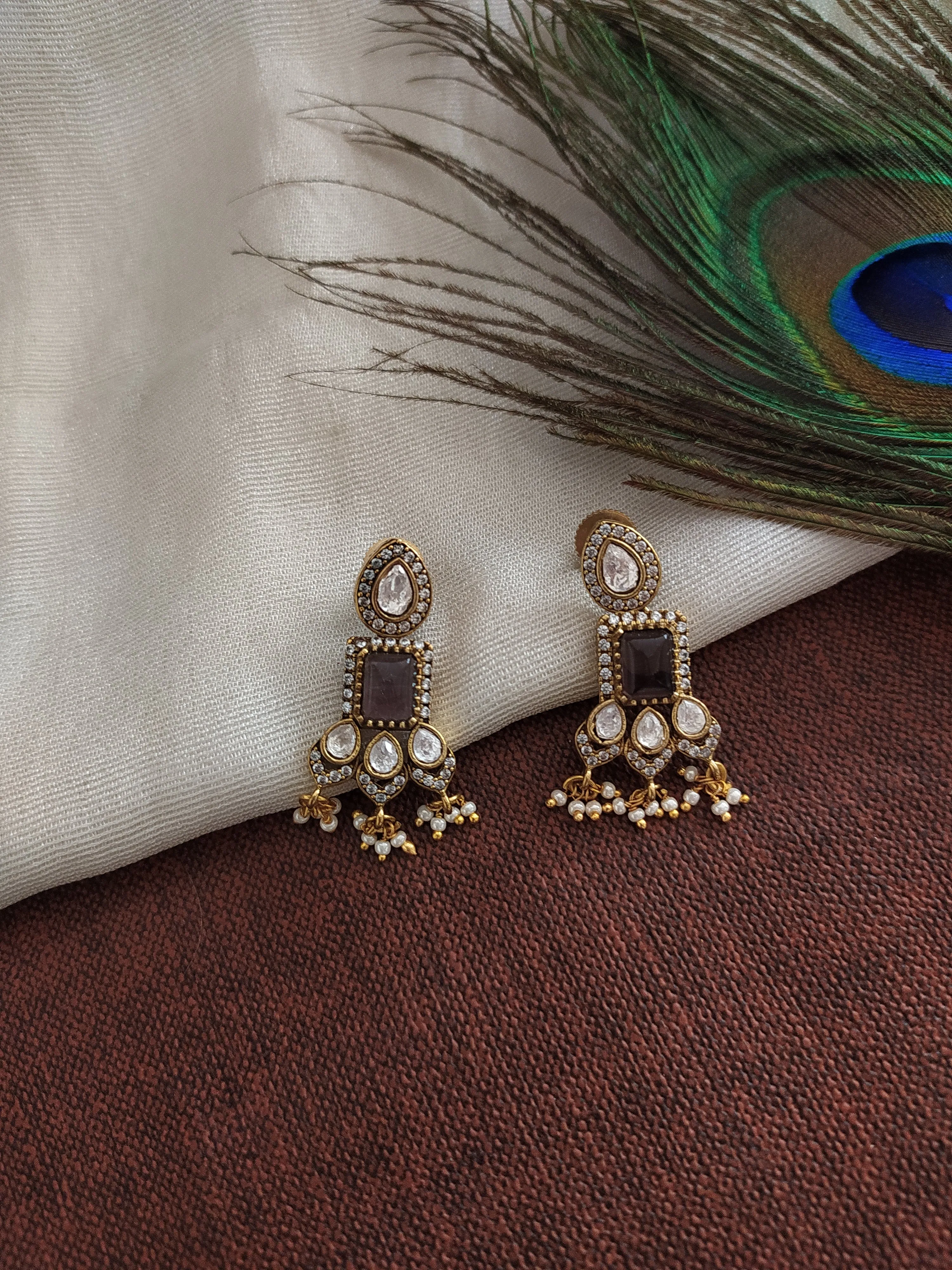 Victorian Style Mope Set (Side-Pendant) in Blue